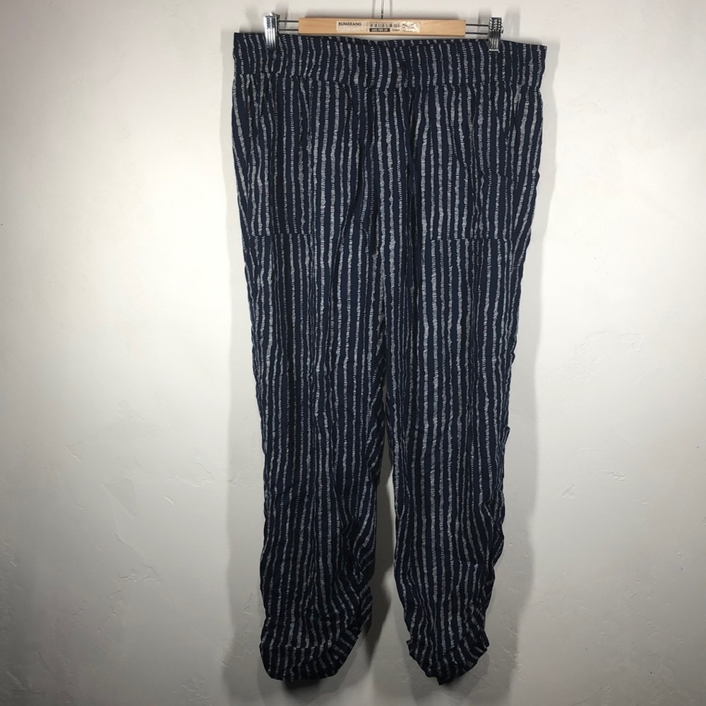Khakis & Company blue and white pull on pants L